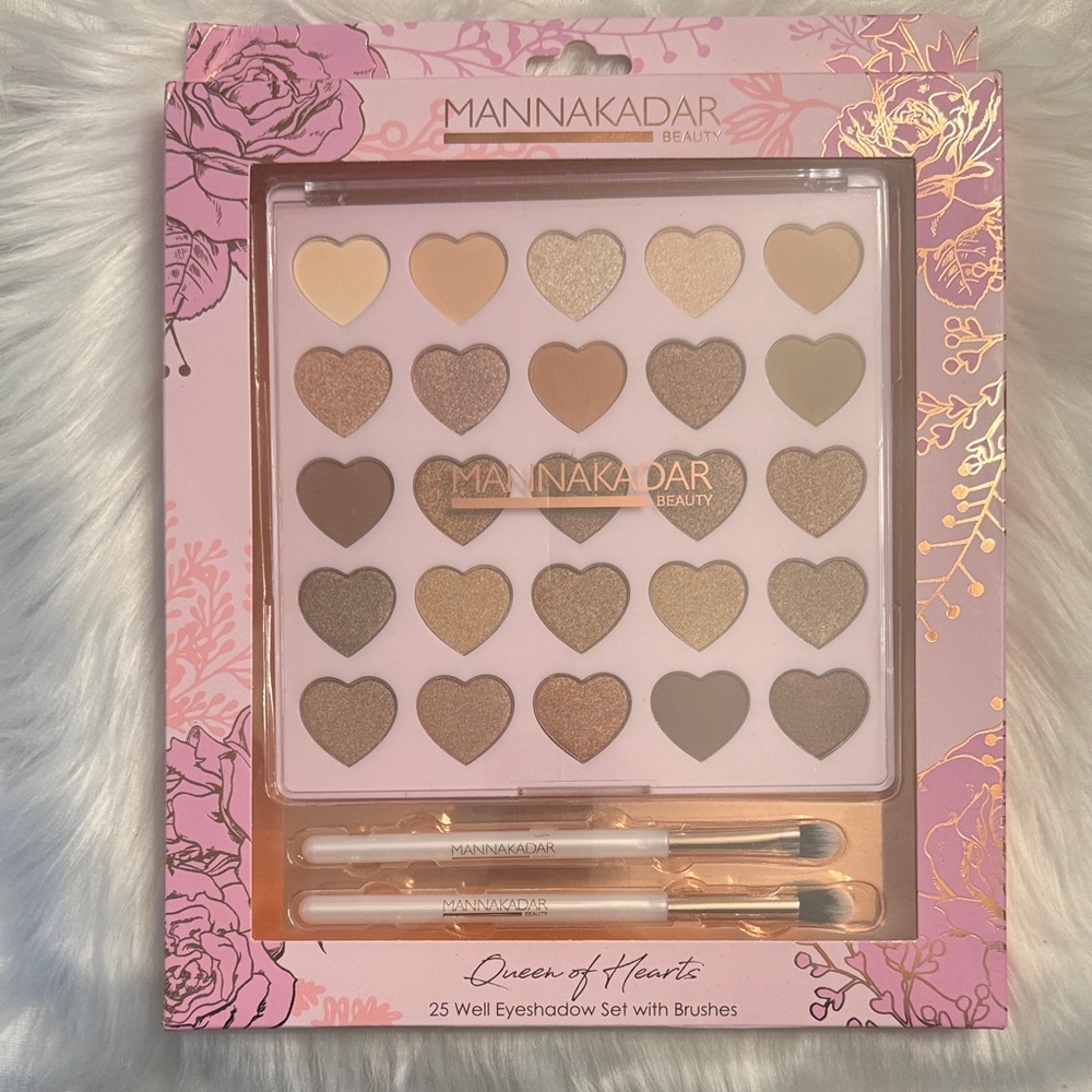 Manna Kadar Beauty Queen of Hearts 25 Well Eye Shadow Set with Brushes